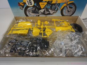 Protar Norton Commando 750 1:9 Metal frame scale model kit