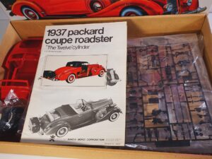 1937 Packard Coupe Roadster "The 12 Cylinder" 1:16 Bandai Scale Model Kit