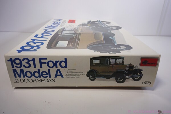 Vintage Minicraft 1931 Ford Model A 2-Door Sedan 1/16 Scale Model Kit - Baustaz - #1523 (Ex-Entex / Bandai model kit)