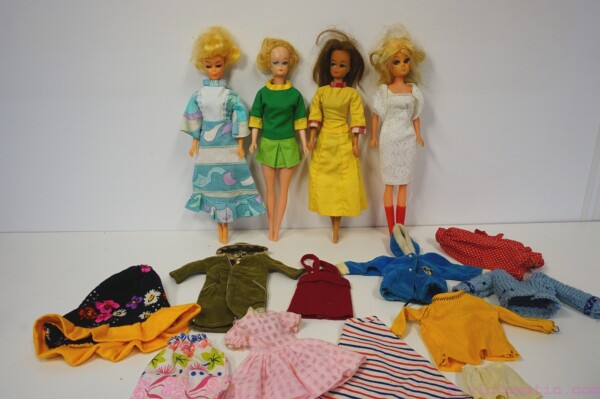 Barbie Clone Dolls (4x) with Clothes - 1960s / 1970s