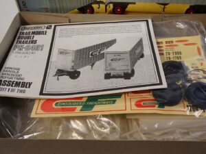 Vintage Matchbox AMT Trailmobile Double Trailers PK-8401 1/25 Scale Model Kit