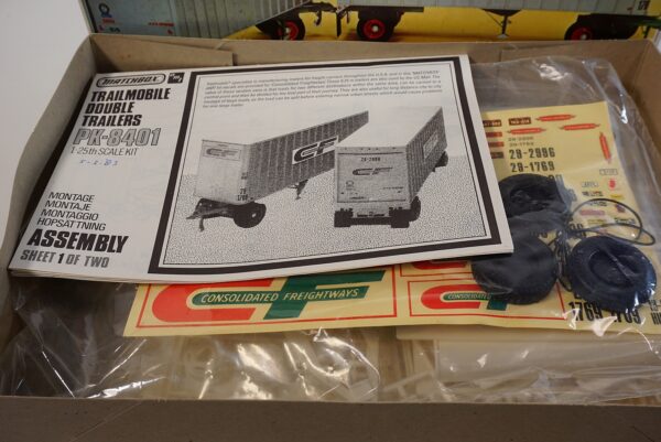 Vintage Matchbox AMT Trailmobile Double Trailers PK-8401 1/25 Scale Model Kit