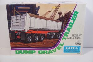 ERTL Dump gravel Trailer 1:25 scale model kit