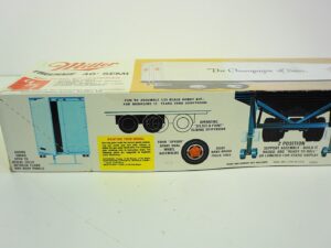 AMT Miller Fruehauf 40" Semi Trailer 1/25 Model Kit - T559