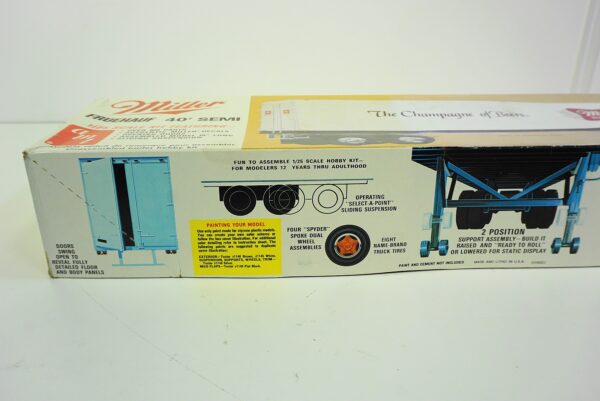 AMT Miller Fruehauf 40" Semi Trailer 1/25 Model Kit - T559