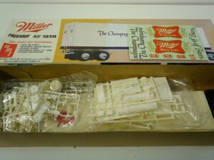 AMT Miller Fruehauf 40" Semi Trailer 1/25 Model Kit - T559