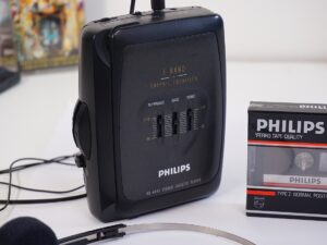 Philips AQ 6443 Portable Stereo Cassette Player (Walkman) - Free cassette