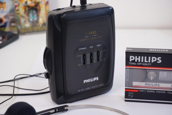 Philips AQ 6443 Portable Stereo Cassette Player (Walkman) - Free cassette