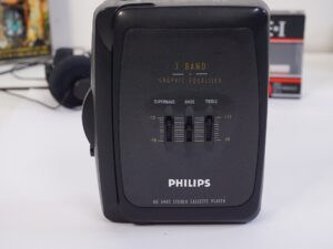 Philips AQ 6443 Portable Stereo Cassette Player (Walkman) - Free cassette