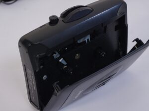 Philips AQ 6443 Portable Stereo Cassette Player (Walkman) - Free cassette