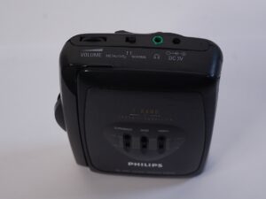 Philips AQ 6443 Portable Stereo Cassette Player (Walkman) - Free cassette