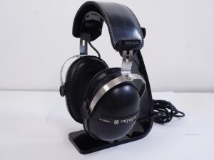 Vintage Pioneer SE-205 Wired Stereo Headphones - Classic Retro Over-Ear - Good