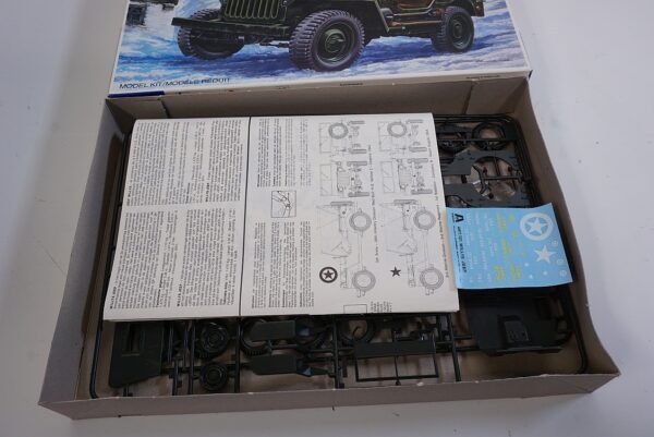 Italeri #721 Willy’s Jeep 1:24 Scale Model Kit - Vintage - Complete - 1980's