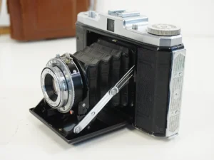 a vintage Zeiss Ikon Signal Nettar 518/16 Folding 6x6 Horizontal Camera, manufactured between July 1952 and February 1959