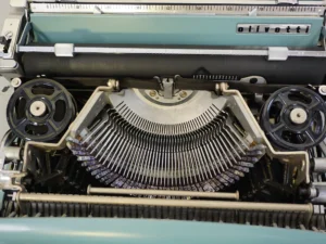 Vintage Olivetti Lettera 22 Typewriter - 1950s with Case, Cover & Manual
