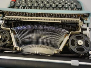 Vintage Olivetti Lettera 22 Typewriter - 1950s with Case, Cover & Manual