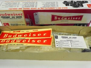 Vintage AMT Budweiser Fruehauf 40″ Semi Trailer 1/25 Model Kit – T552