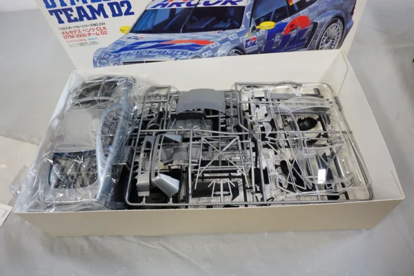 TAMIYA Mercedes-Benz CLK DTM 2000 Team D2 1:24 scale model kit