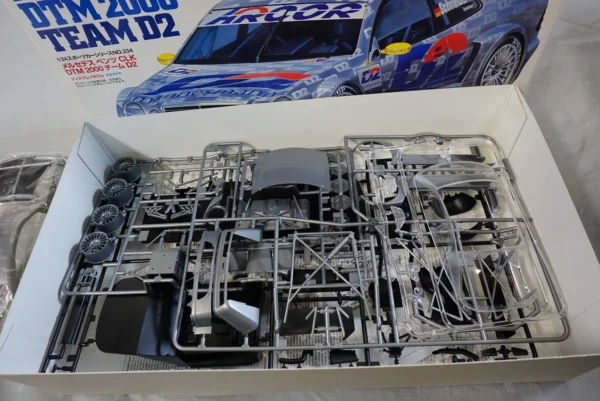 TAMIYA Mercedes-Benz CLK DTM 2000 Team D2 1:24 scale model kit