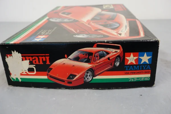 Tamiya Ferrari F40 1:24 scale model Kit Number: 24077-1500