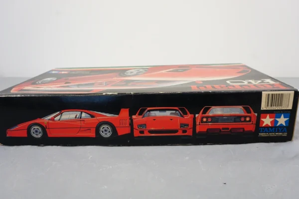 Tamiya Ferrari F40 1:24 scale model Kit Number: 24077-1500