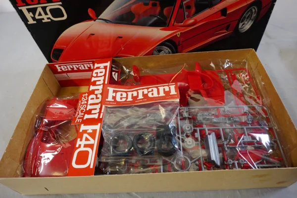 Tamiya Ferrari F40 1:24 scale model Kit Number: 24077-1500