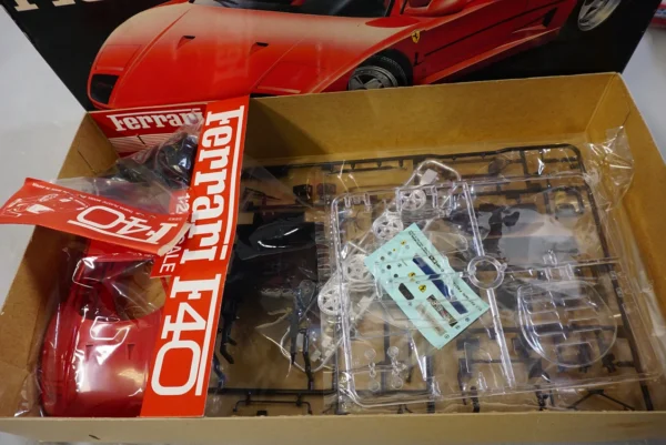 Tamiya Ferrari F40 1:24 scale model Kit Number: 24077-1500