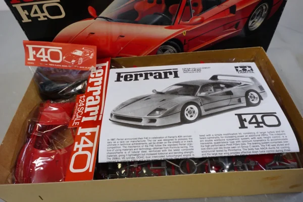Tamiya Ferrari F40 1:24 scale model Kit Number: 24077-1500