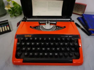 Vintage Brother Deluxe 220 Typewriter – QWERTY Layout – Excellent Condition