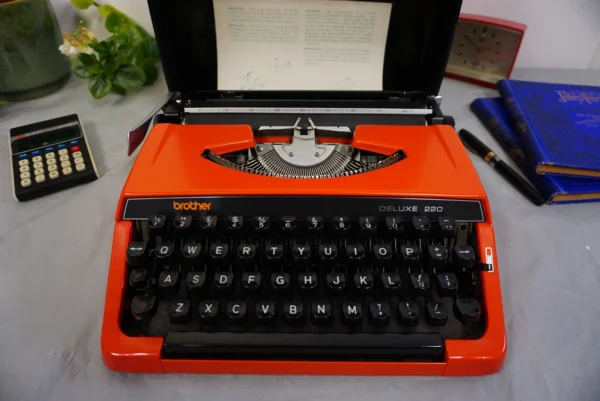 Vintage Brother Deluxe 220 Typewriter – QWERTY Layout – Excellent Condition