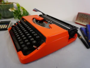 Vintage Brother Deluxe 220 Typewriter – QWERTY Layout – Excellent Condition