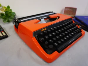 Vintage Brother Deluxe 220 Typewriter – QWERTY Layout – Excellent Condition