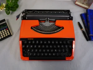 Vintage Brother Deluxe 220 Typewriter – QWERTY Layout – Excellent Condition