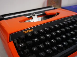 Vintage Brother Deluxe 220 Typewriter – QWERTY Layout – Excellent Condition