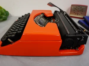 Vintage Brother Deluxe 220 Typewriter – QWERTY Layout – Excellent Condition