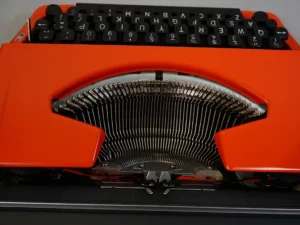 Vintage Brother Deluxe 220 Typewriter – QWERTY Layout – Excellent Condition