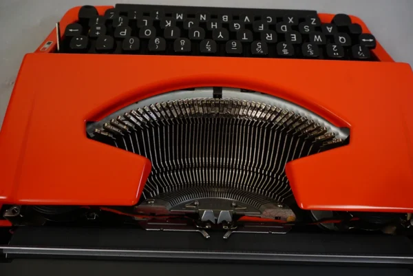 Vintage Brother Deluxe 220 Typewriter – QWERTY Layout – Excellent Condition