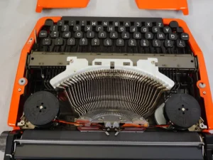 Vintage Brother Deluxe 220 Typewriter – QWERTY Layout – Excellent Condition