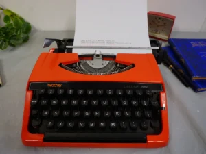 Vintage Brother Deluxe 220 Typewriter – QWERTY Layout – Excellent Condition