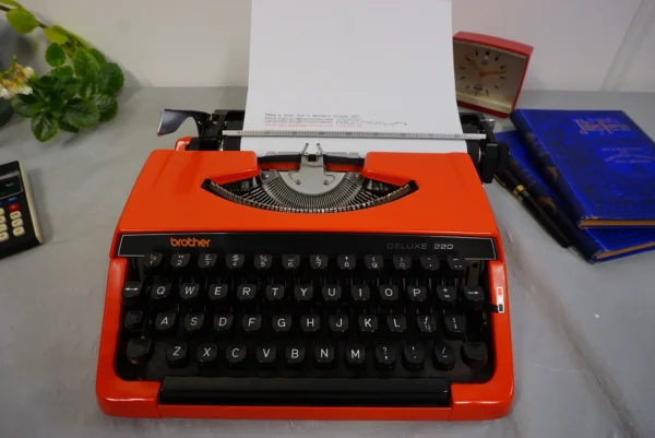 Vintage Brother Deluxe 220 Typewriter – QWERTY Layout – Excellent Condition