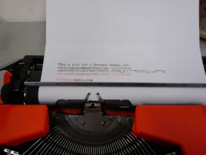 Vintage Brother Deluxe 220 Typewriter – QWERTY Layout – Excellent Condition