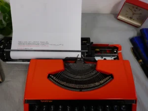 Vintage Brother Deluxe 220 Typewriter – QWERTY Layout – Excellent Condition