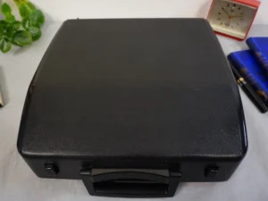 Vintage Brother Deluxe 220 Typewriter – QWERTY Layout – Excellent Condition