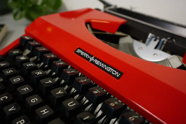 Vintage 1980s Sperry Remington IDOOL Typewriter – Classic Retro