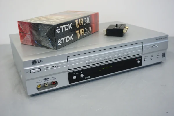 LG LV4981 VHS 6-Head HiFi Stereo Videorecorder + TDK Videocassettes & SCART Converter