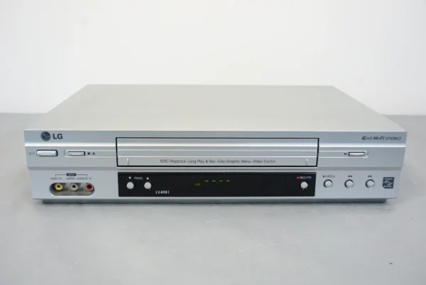 LG LV4981 VHS 6-Head HiFi Stereo Videorecorder + TDK Videocassettes & SCART Converter