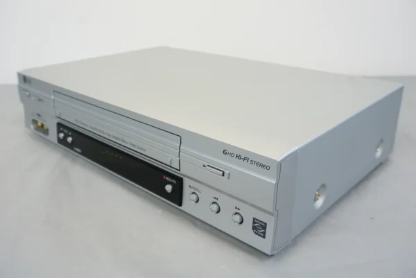 LG LV4981 VHS 6-Head HiFi Stereo Videorecorder + TDK Videocassettes & SCART Converter