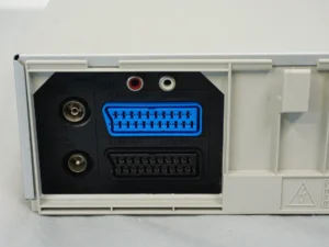 LG LV4981 VHS 6-Head HiFi Stereo Videorecorder + TDK Videocassettes & SCART Converter