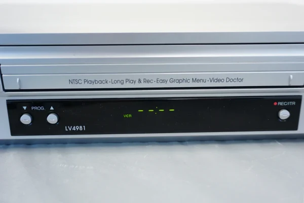 LG LV4981 VHS 6-Head HiFi Stereo Videorecorder + TDK Videocassettes & SCART Converter