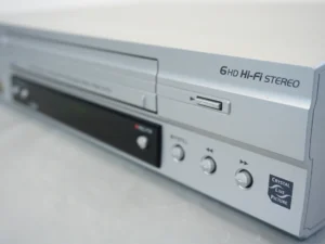 LG LV4981 VHS 6-Head HiFi Stereo Videorecorder + TDK Videocassettes & SCART Converter